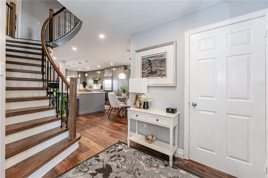 44 Chatsworth Cres