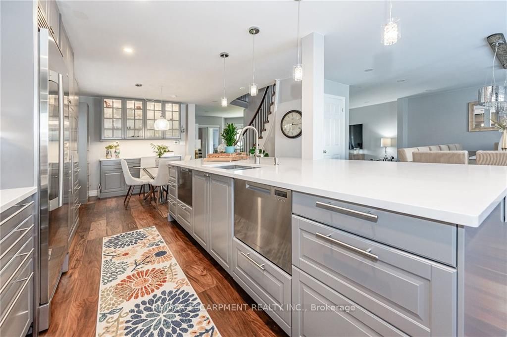 44 Chatsworth Cres