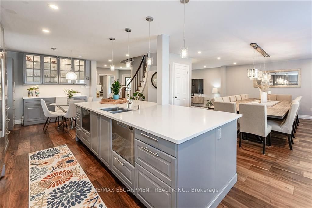 44 Chatsworth Cres