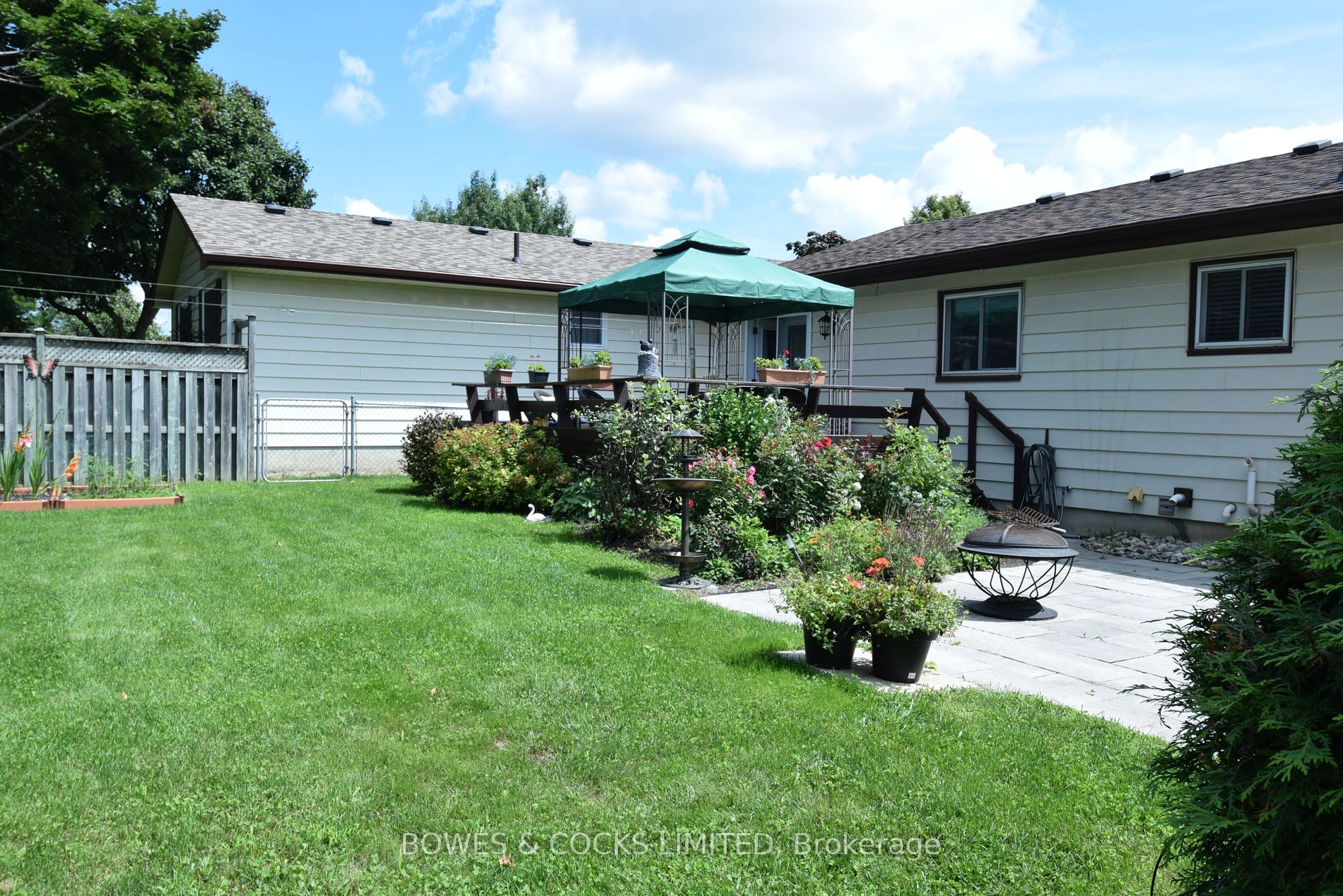 2215 Woodglade Blvd