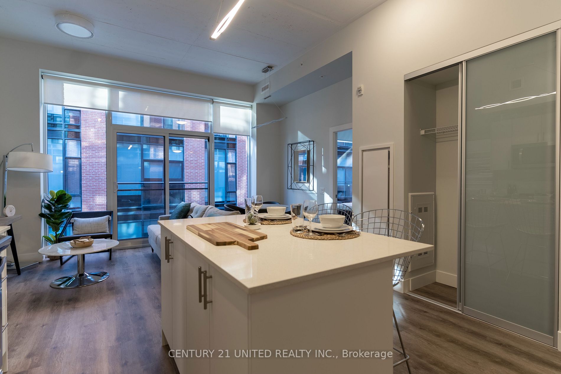 475 George St N, #404