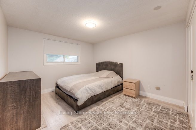 408 Dunvegan Dr
