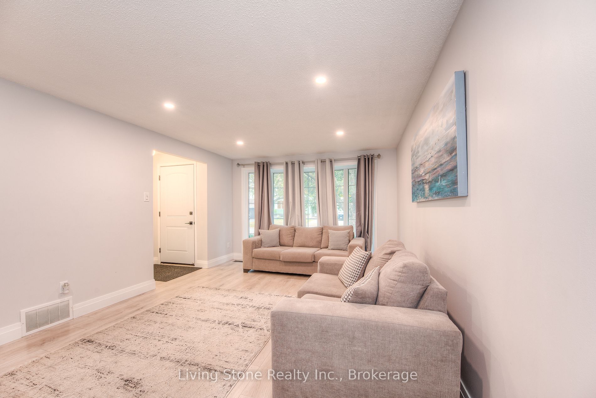 408 Dunvegan Dr