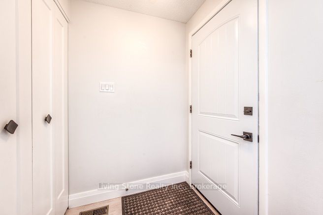 408 Dunvegan Dr