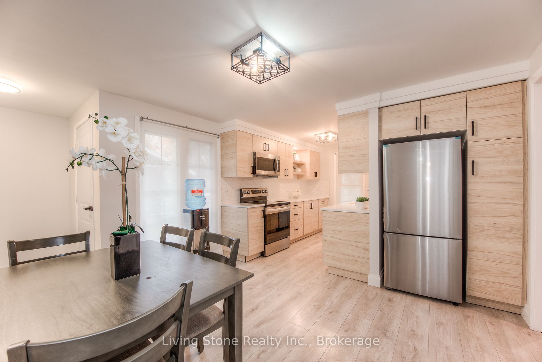 408 Dunvegan Dr
