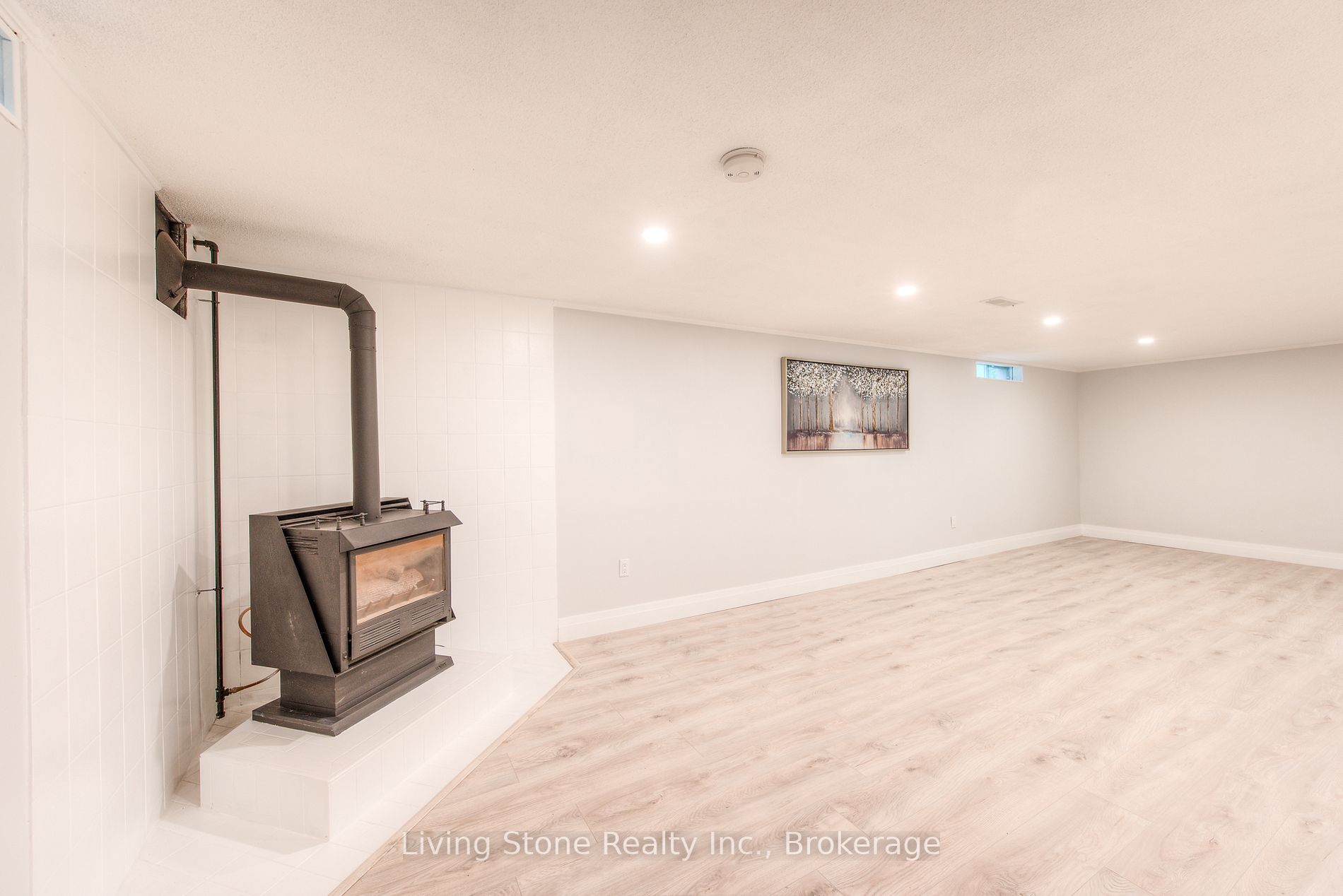 408 Dunvegan Dr