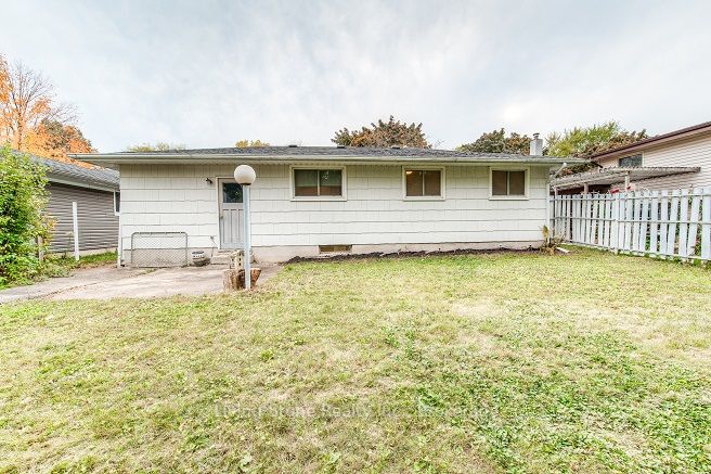 408 Dunvegan Dr