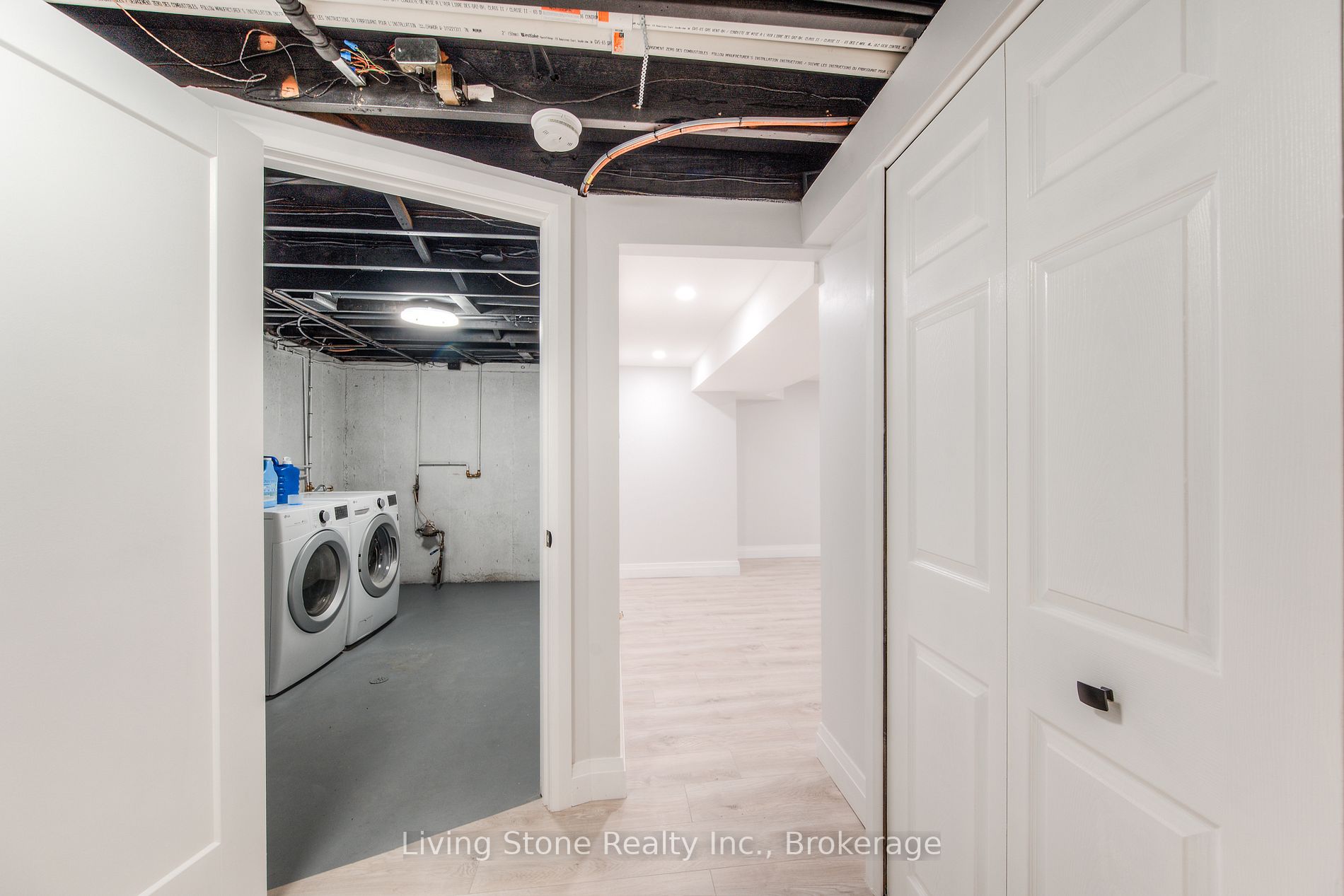 408 Dunvegan Dr