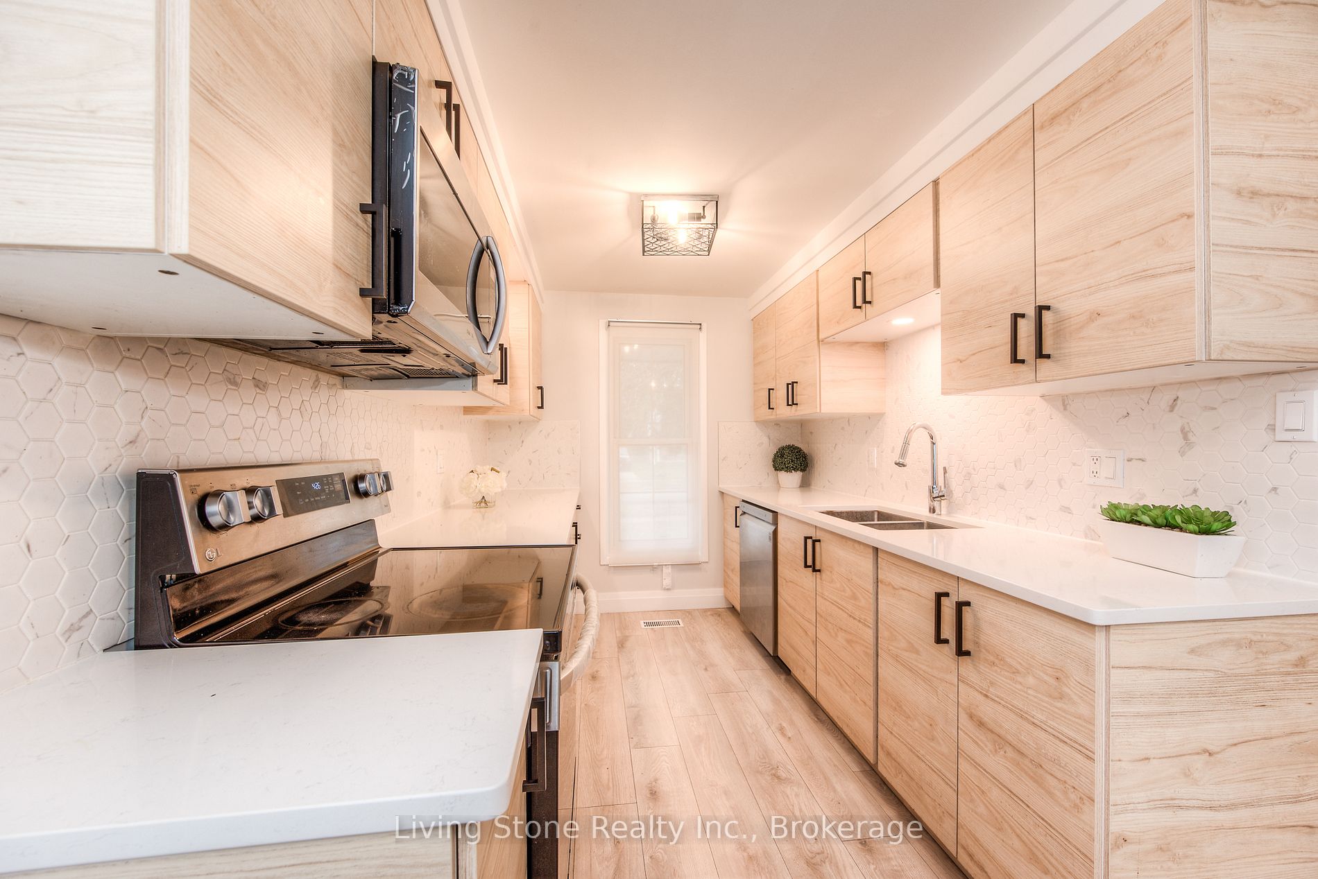 408 Dunvegan Dr