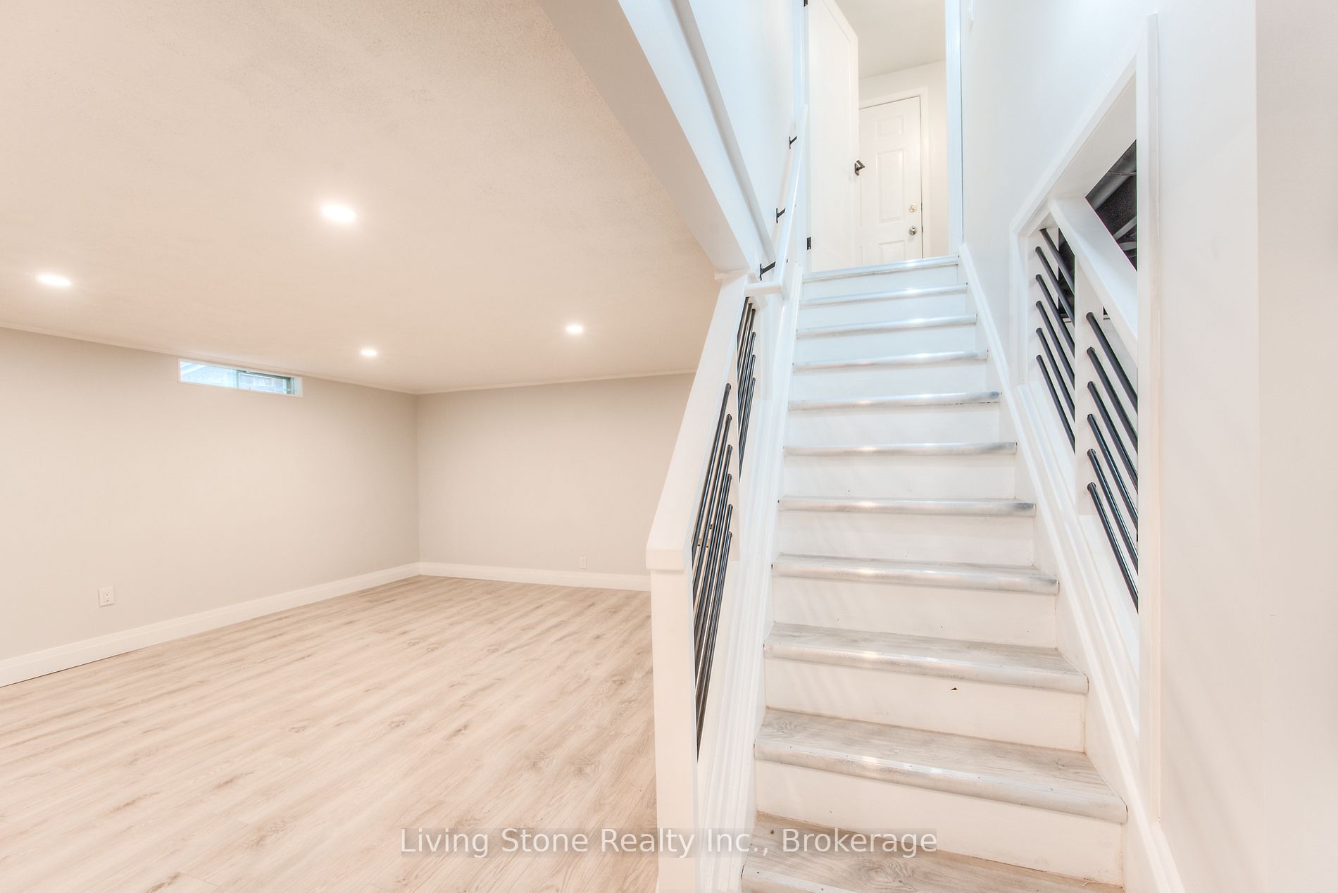 408 Dunvegan Dr