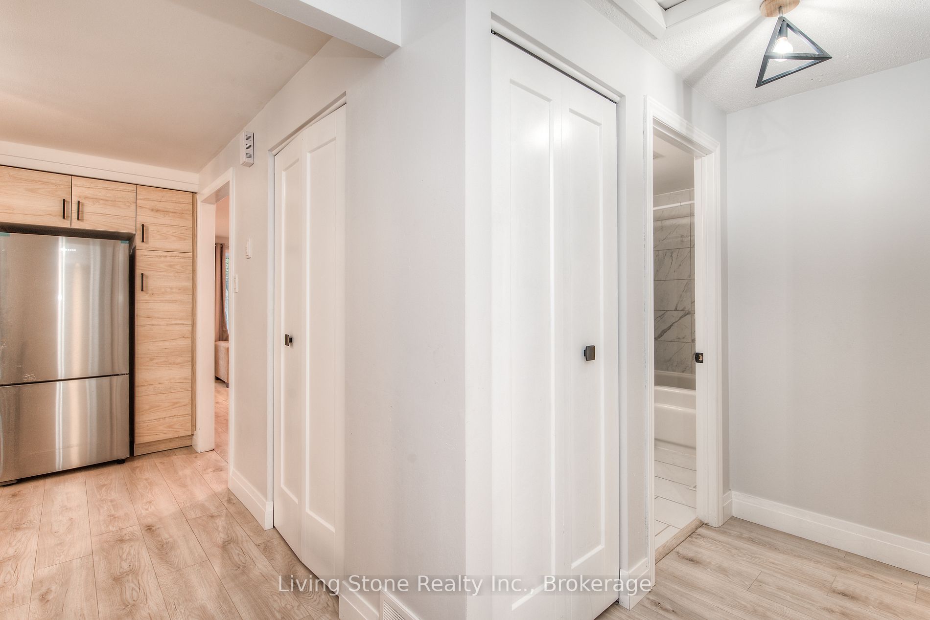 408 Dunvegan Dr