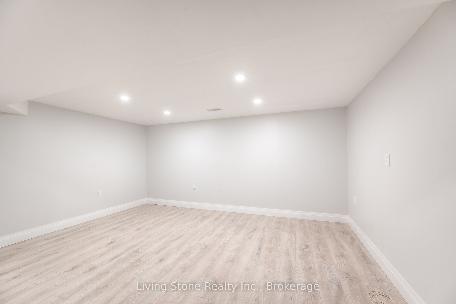408 Dunvegan Dr