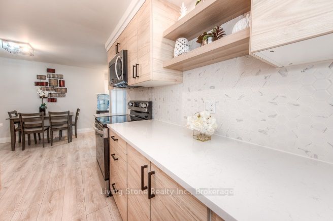 408 Dunvegan Dr