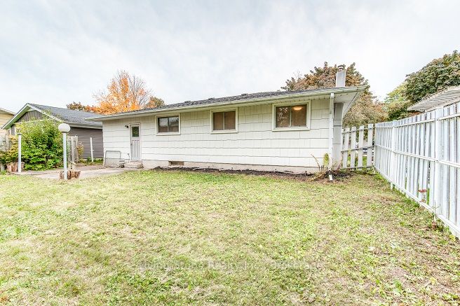 408 Dunvegan Dr