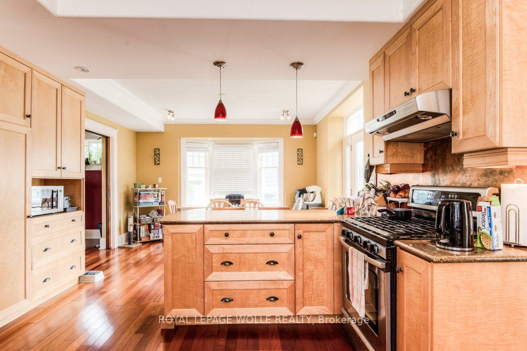 36 Union St E