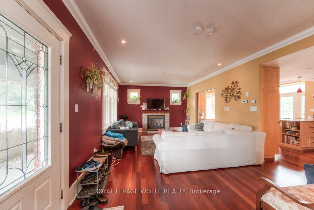 36 Union St E