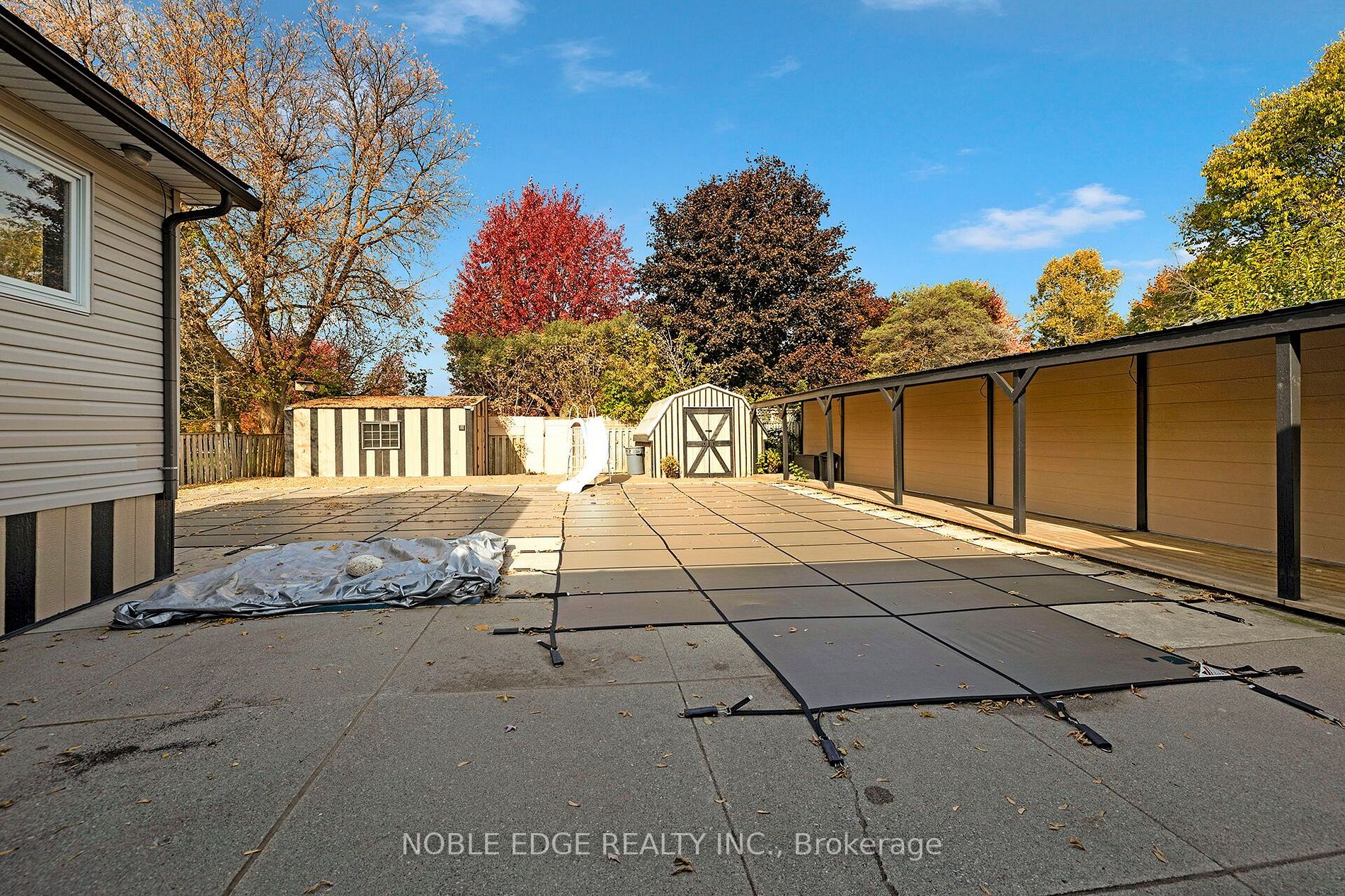 560 Woodlawn Rd E