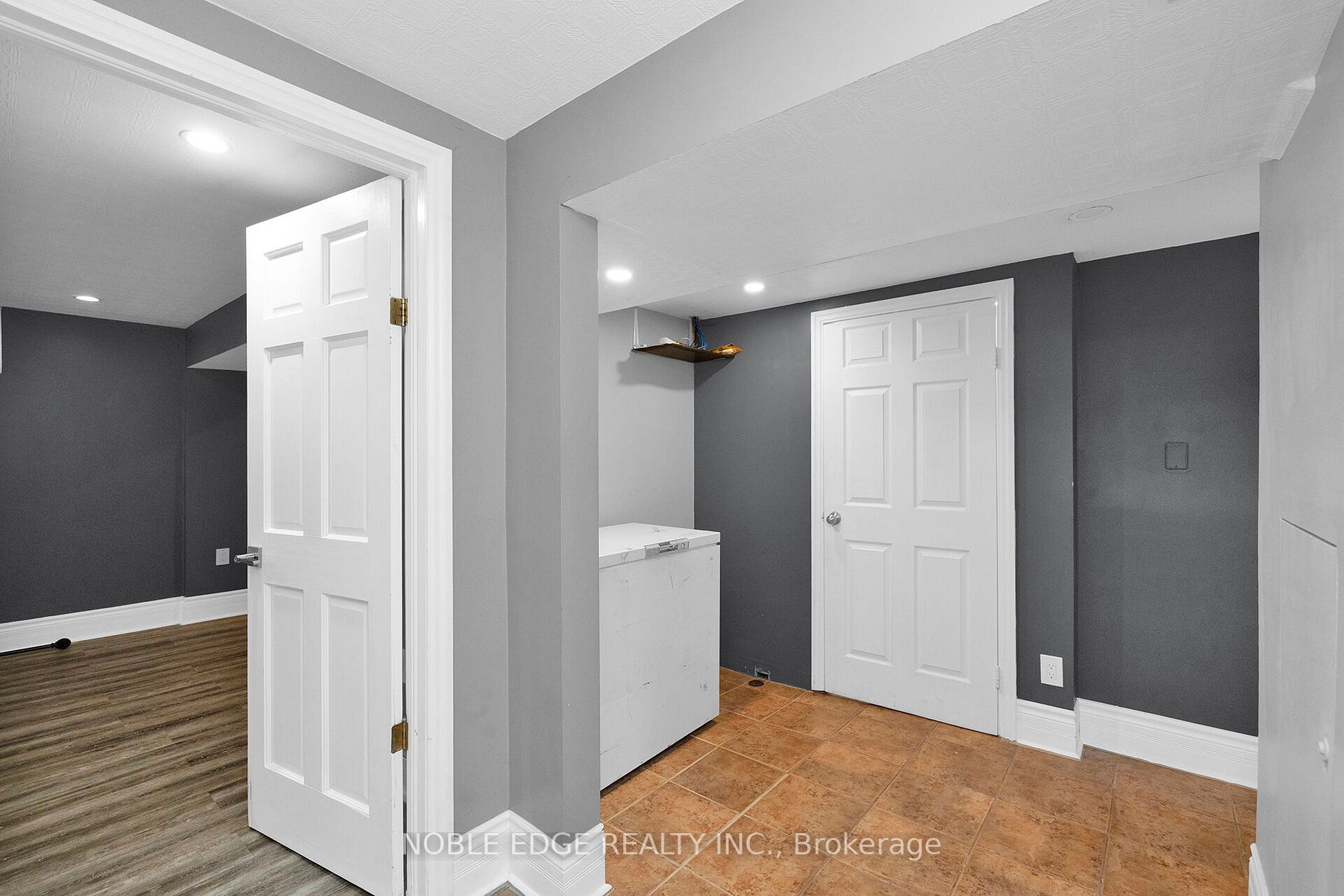 560 Woodlawn Rd E