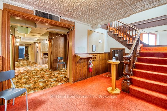 48 Main St S