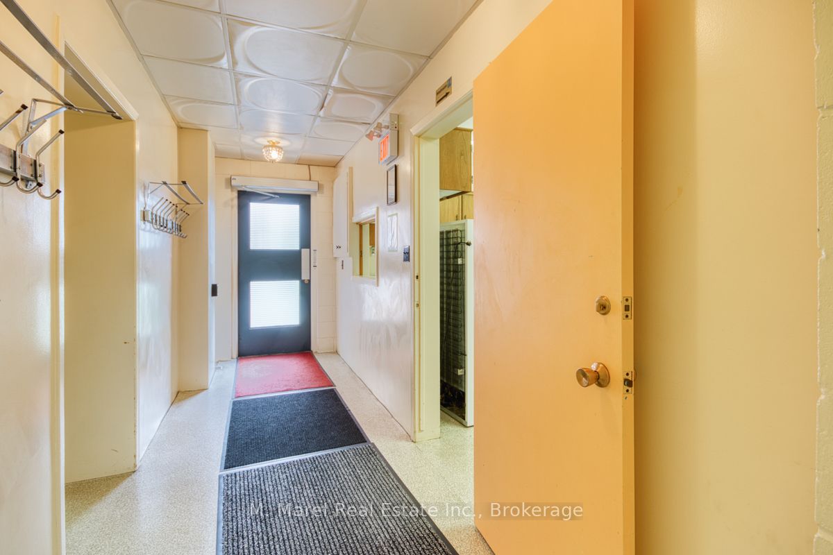 48 Main St S