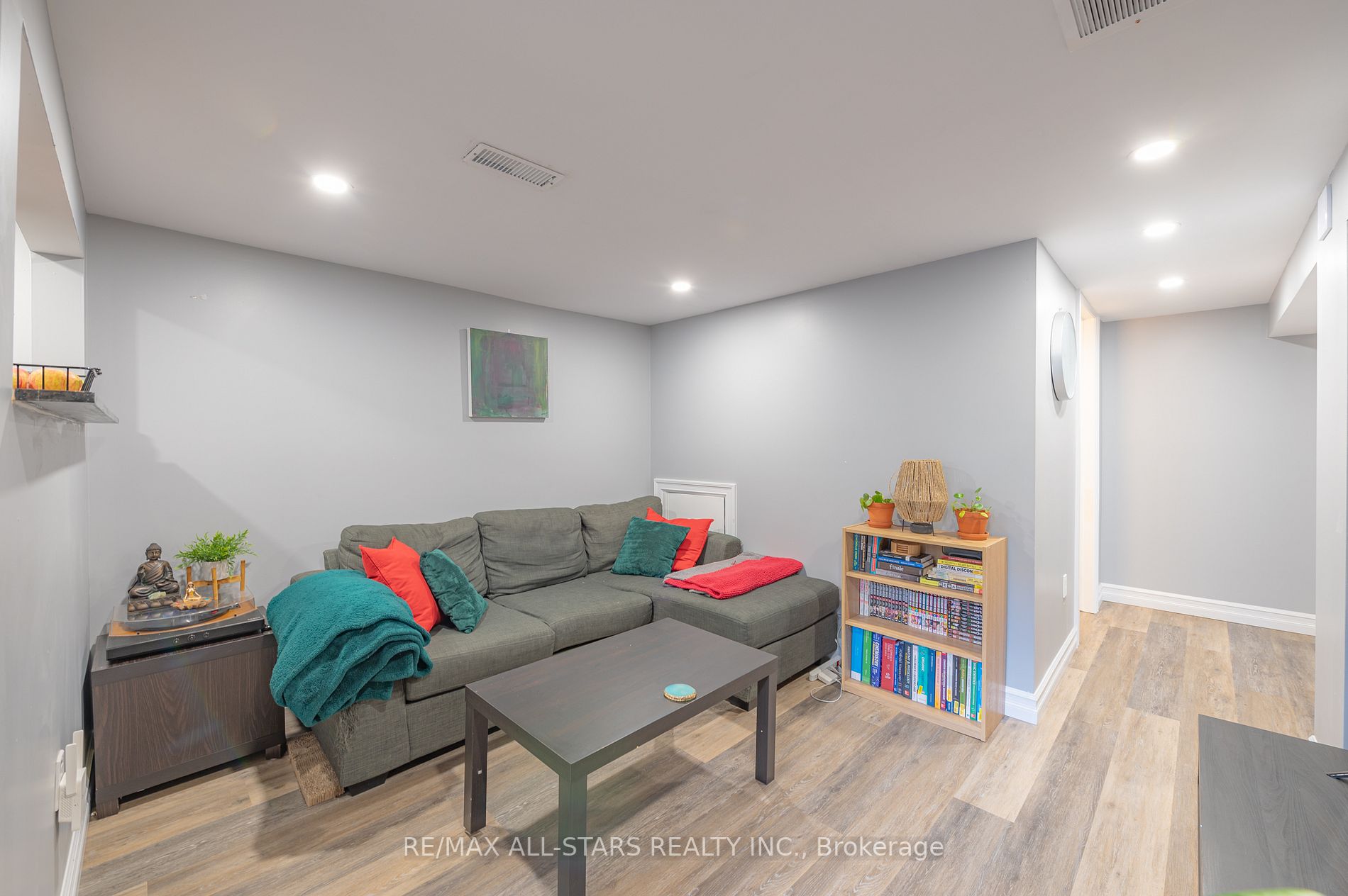 303 Caddy St