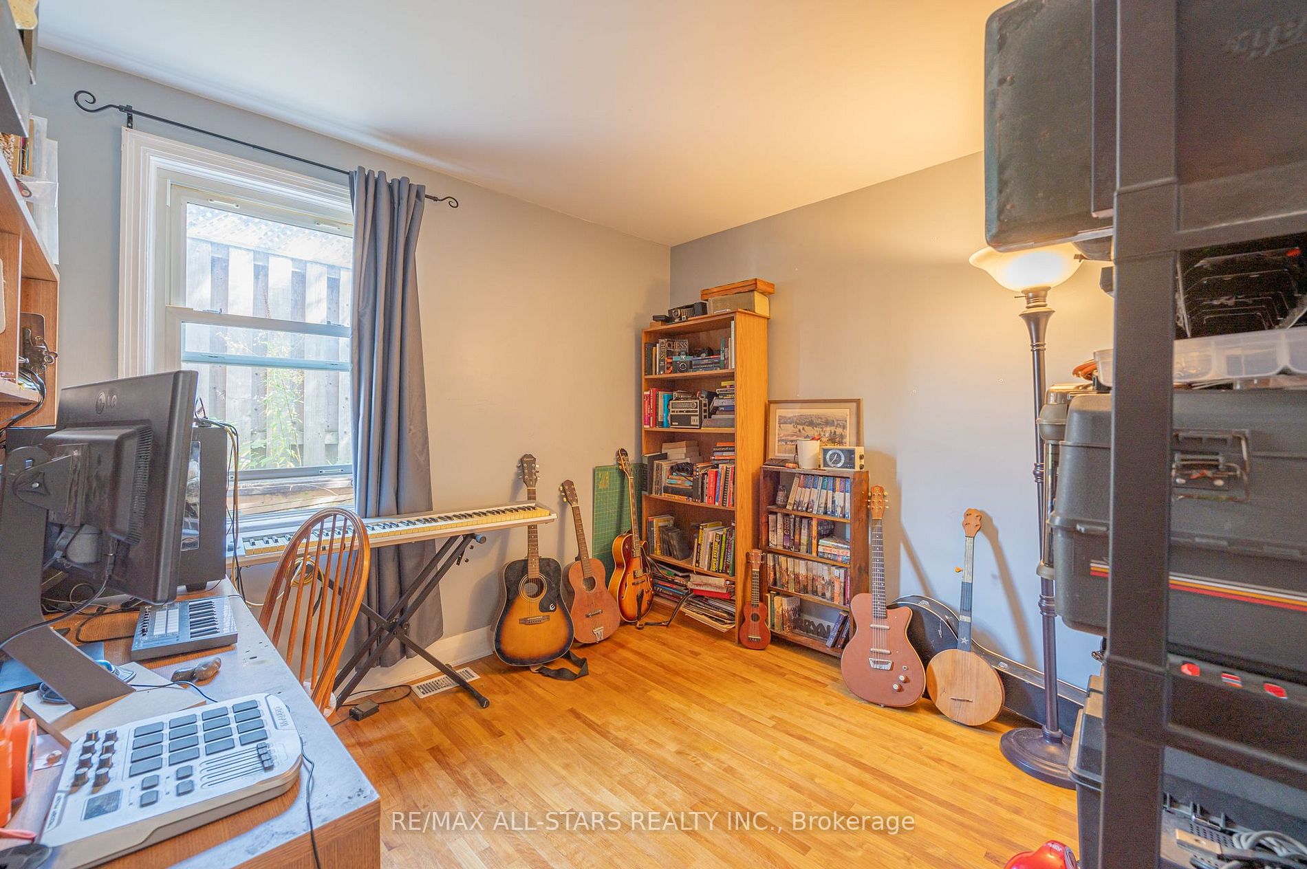 303 Caddy St
