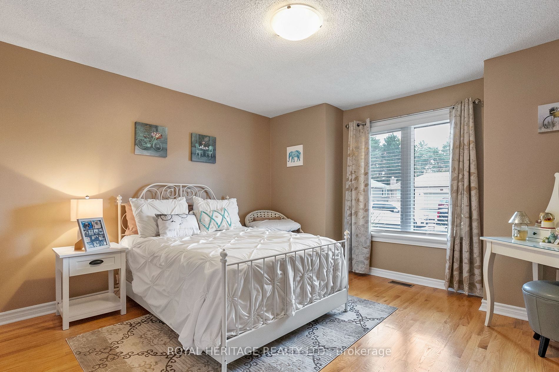 10 Hillview Dr