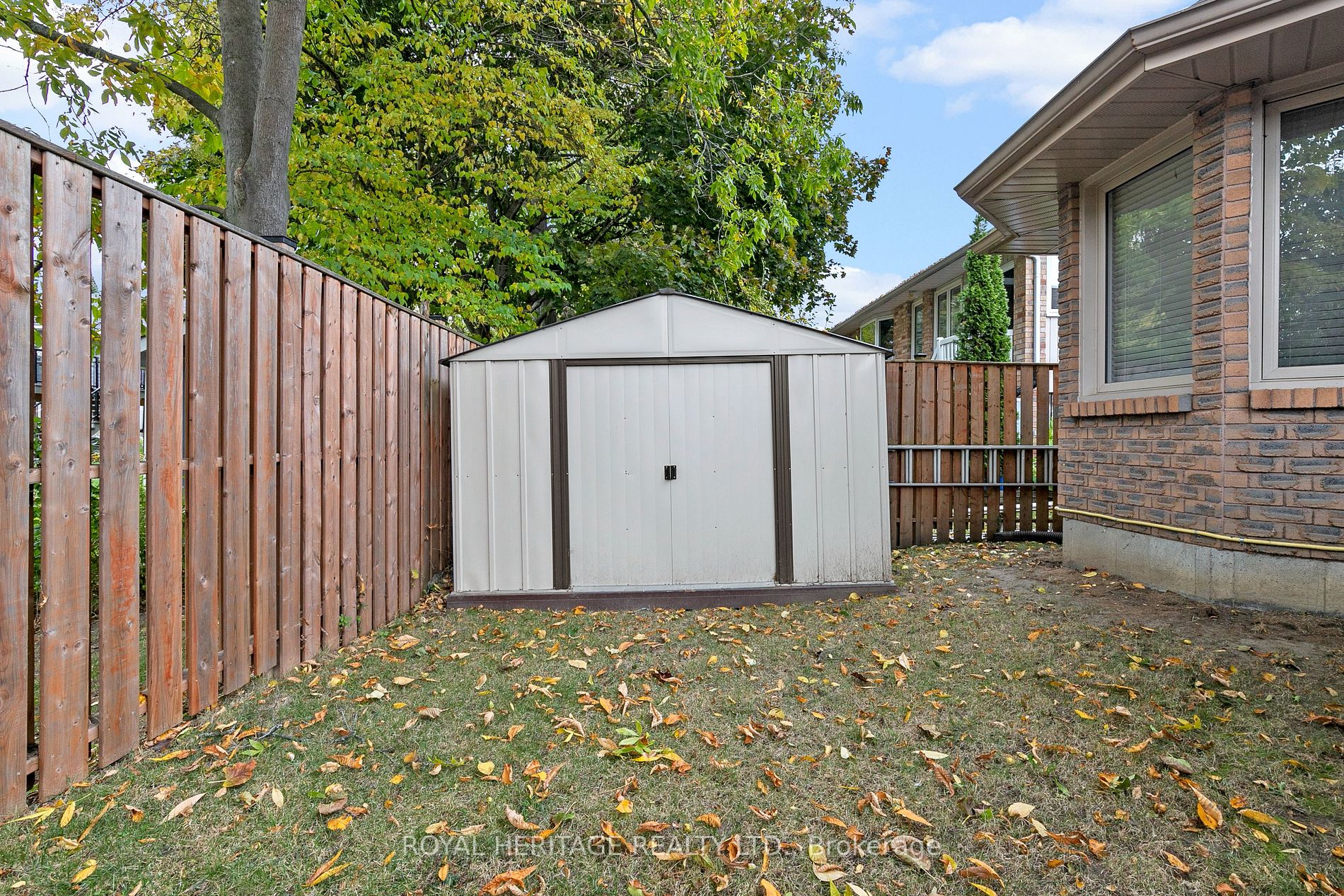 10 Hillview Dr
