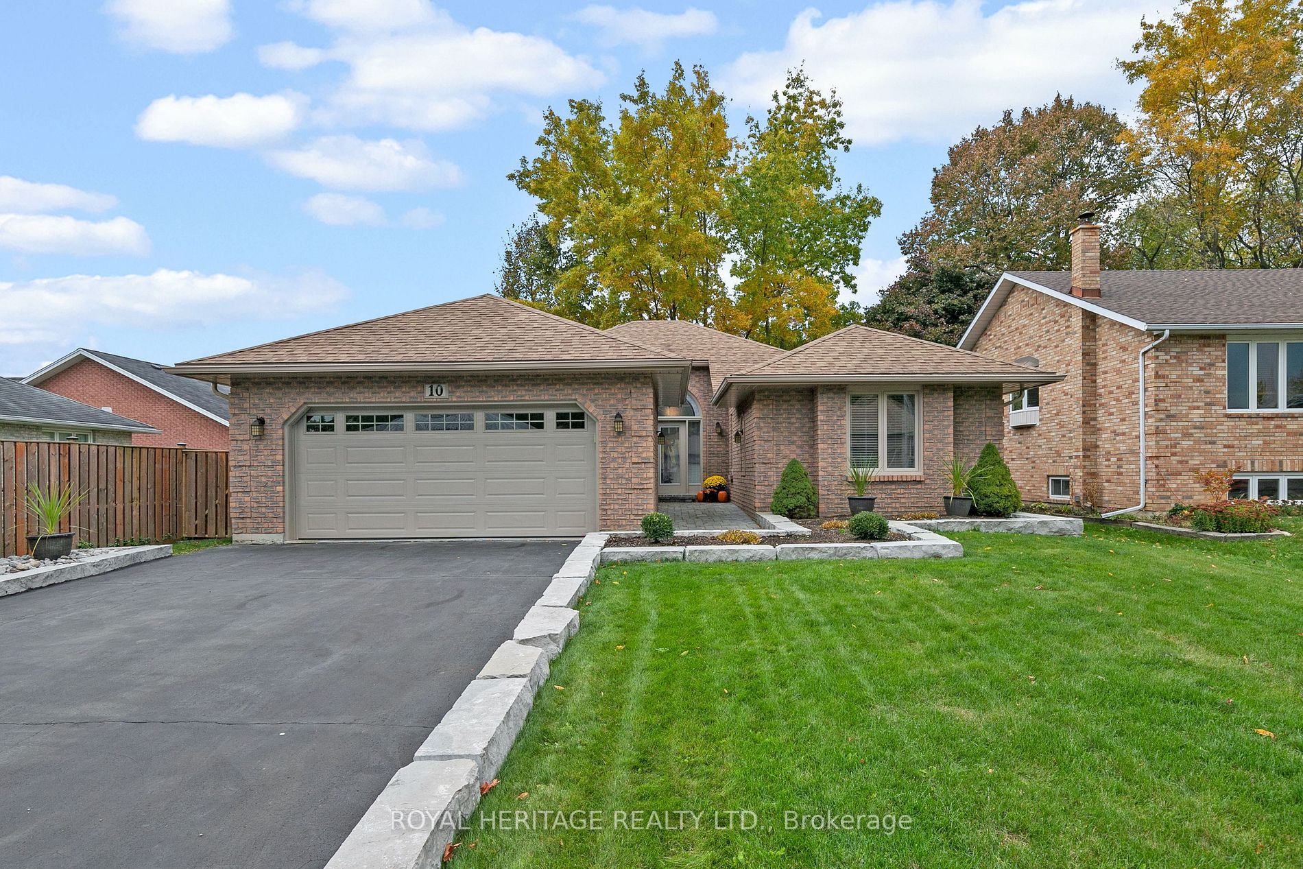 10 Hillview Dr