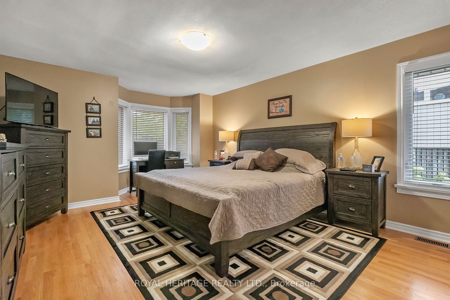 10 Hillview Dr