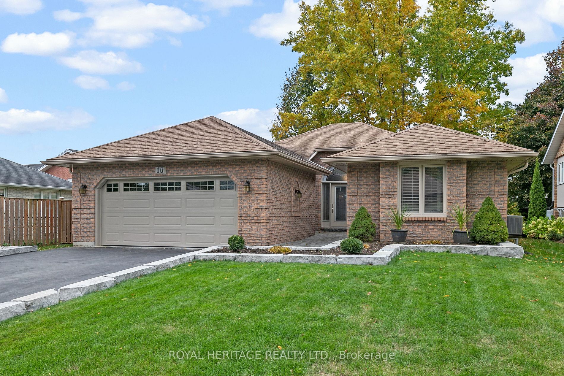 10 Hillview Dr