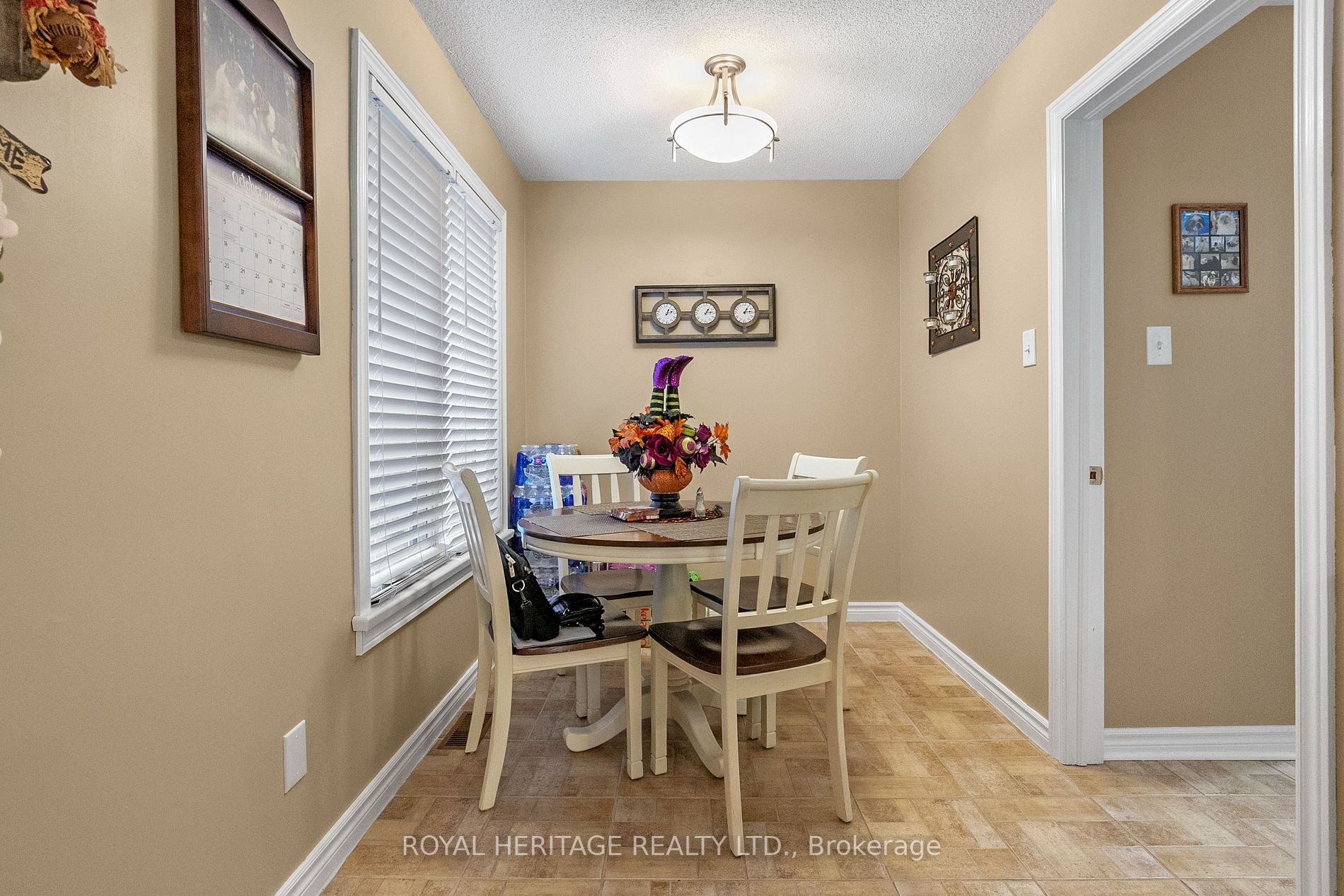10 Hillview Dr