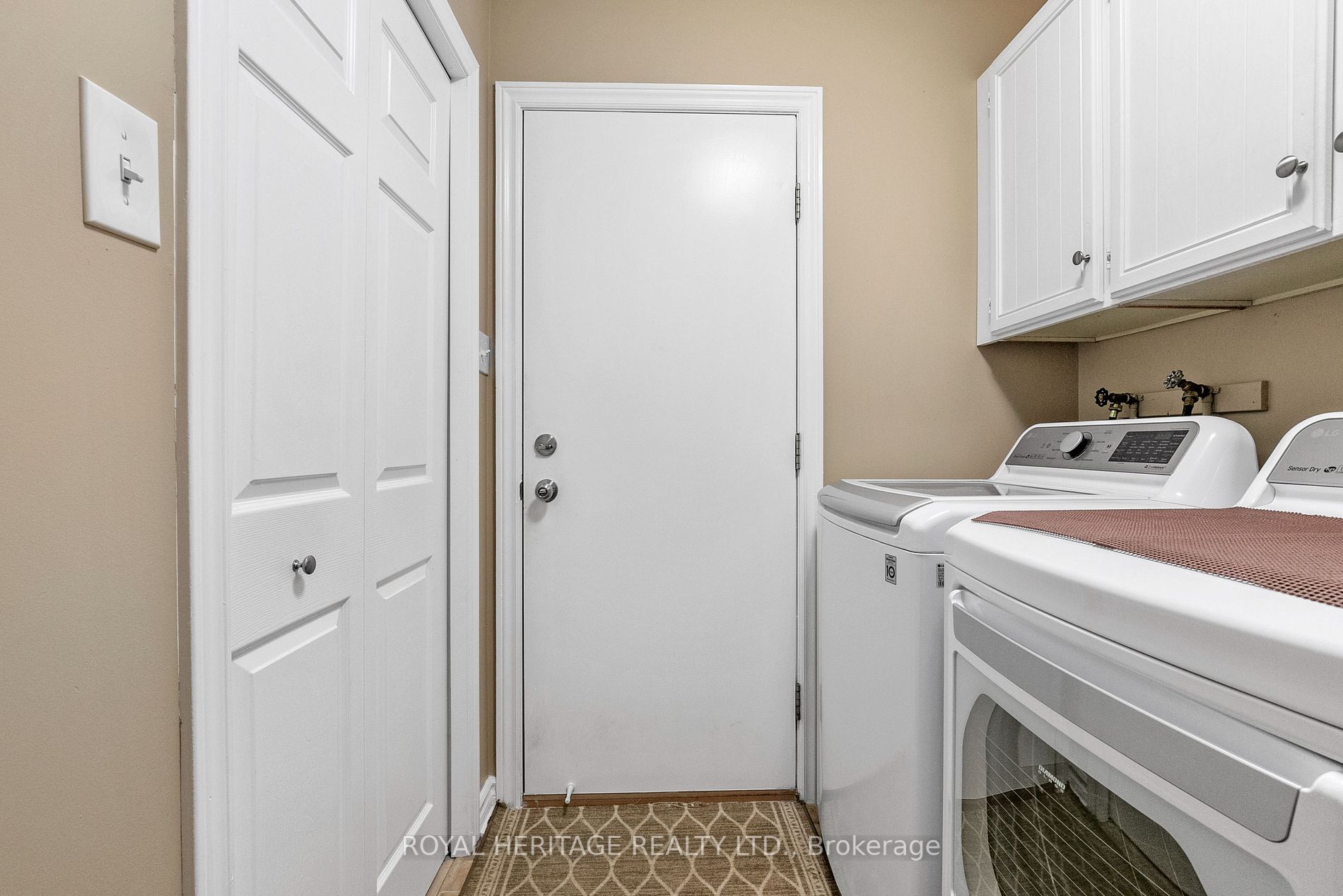 10 Hillview Dr