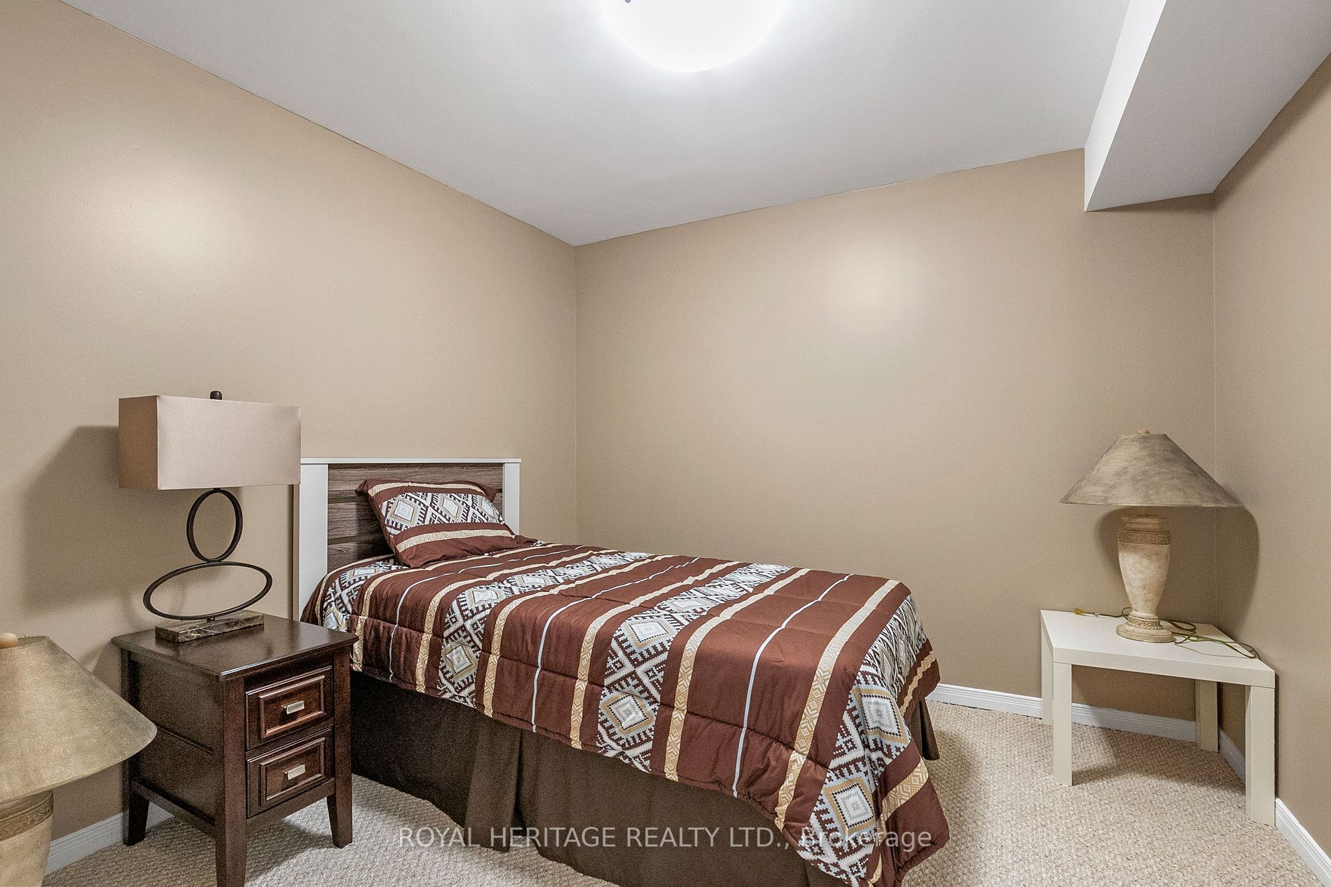 10 Hillview Dr