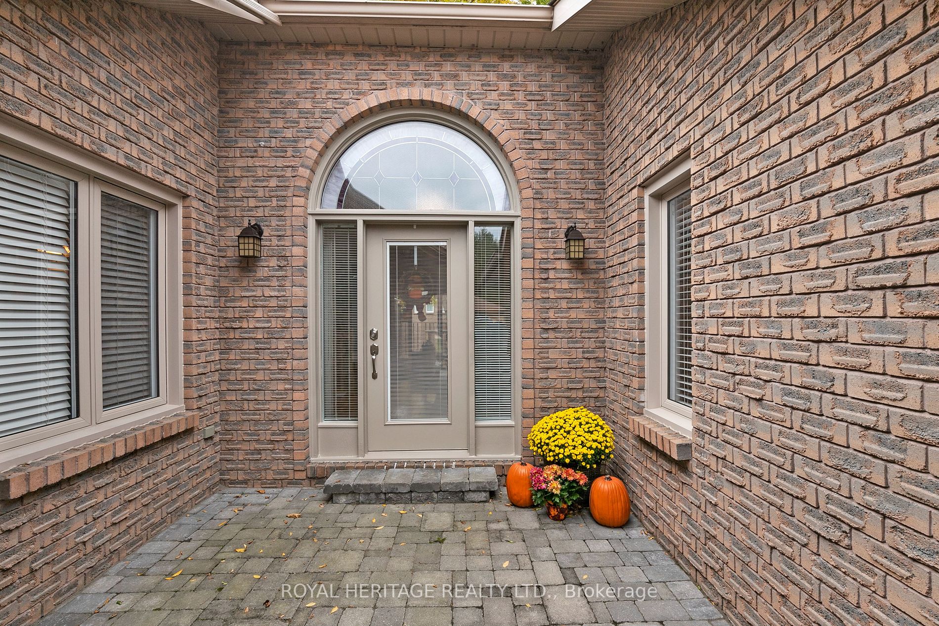 10 Hillview Dr