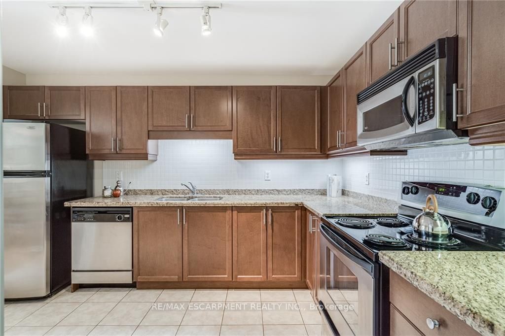 3000 CREEKSIDE Drive, #508
