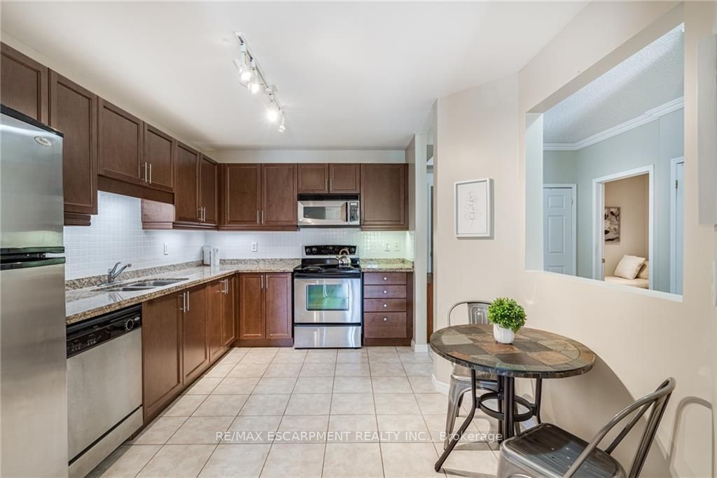 3000 CREEKSIDE Drive, #508
