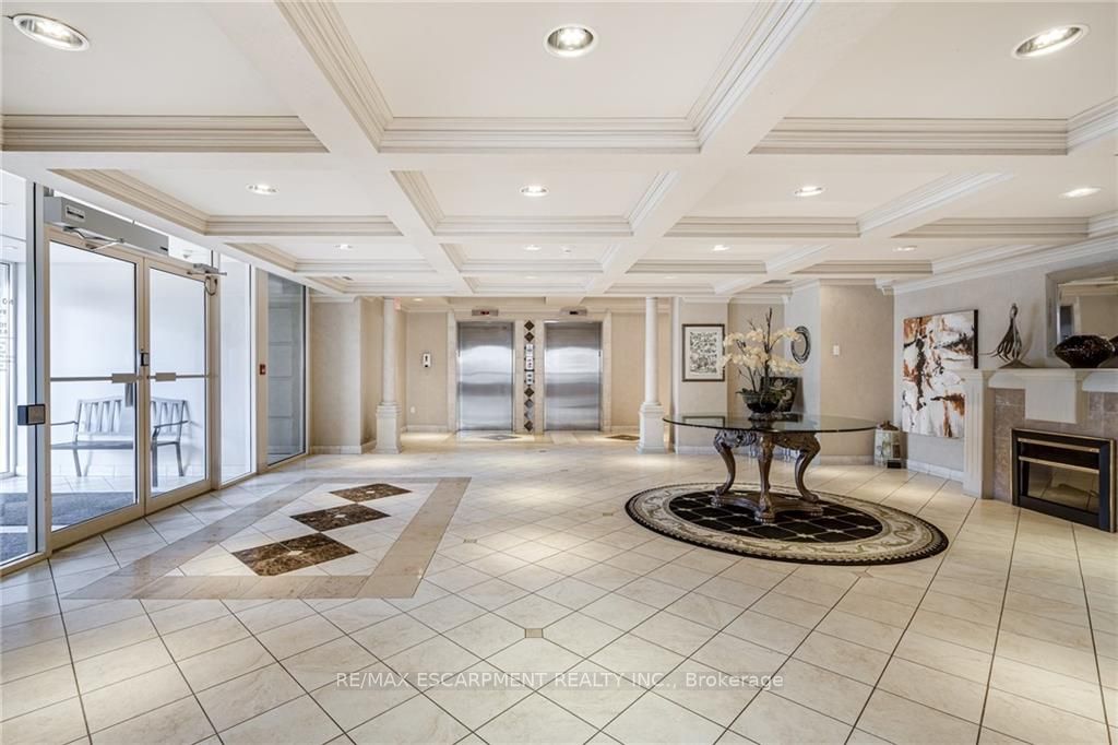 3000 CREEKSIDE Drive, #508