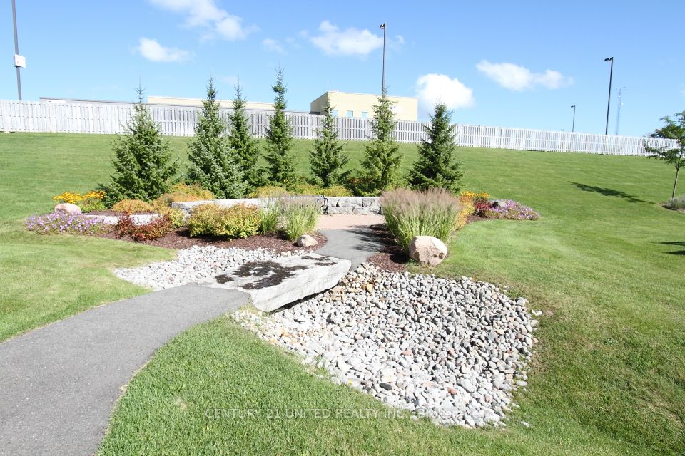 80 Village Cres, #118