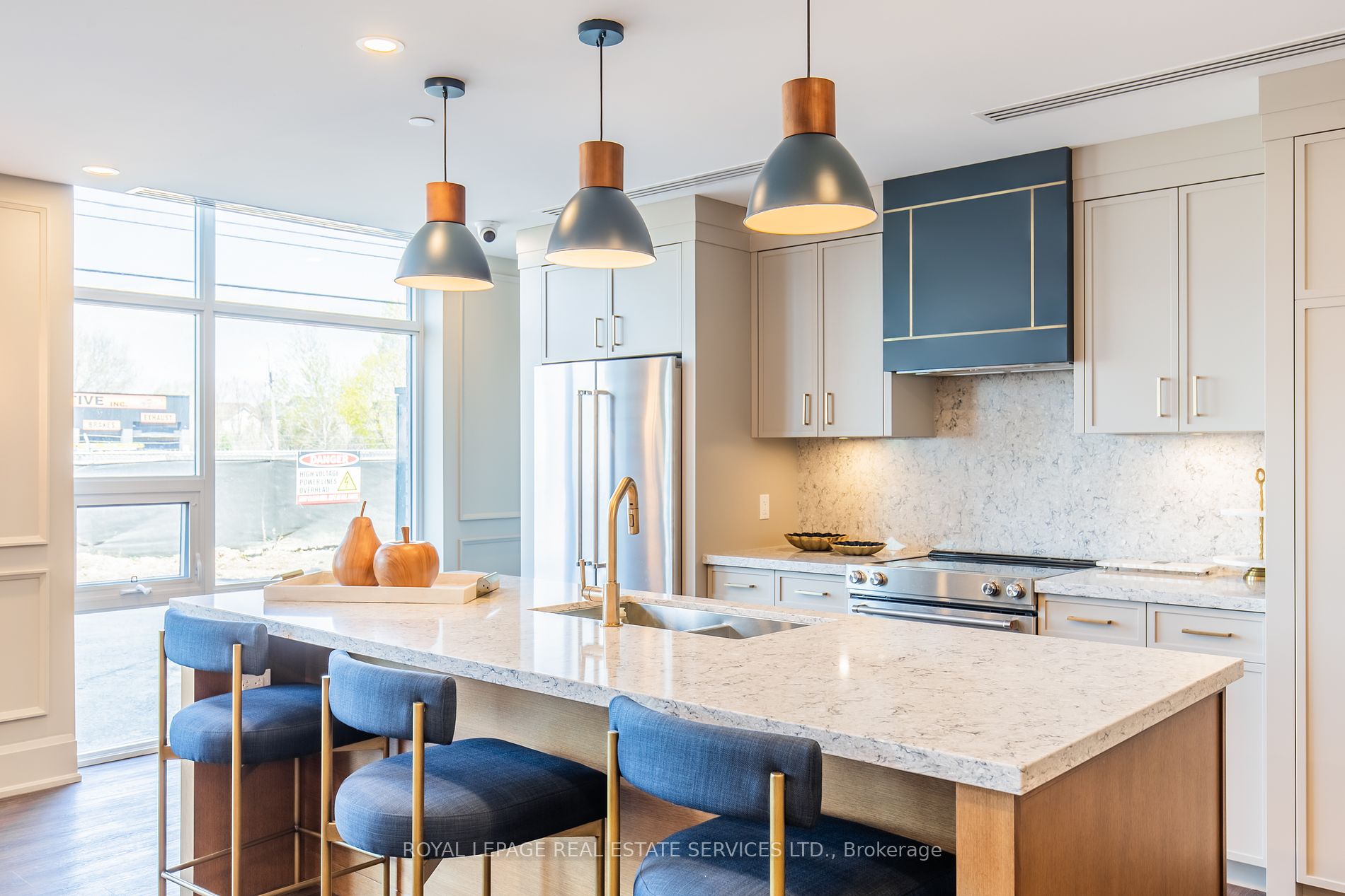 460 Dundas St E, #901