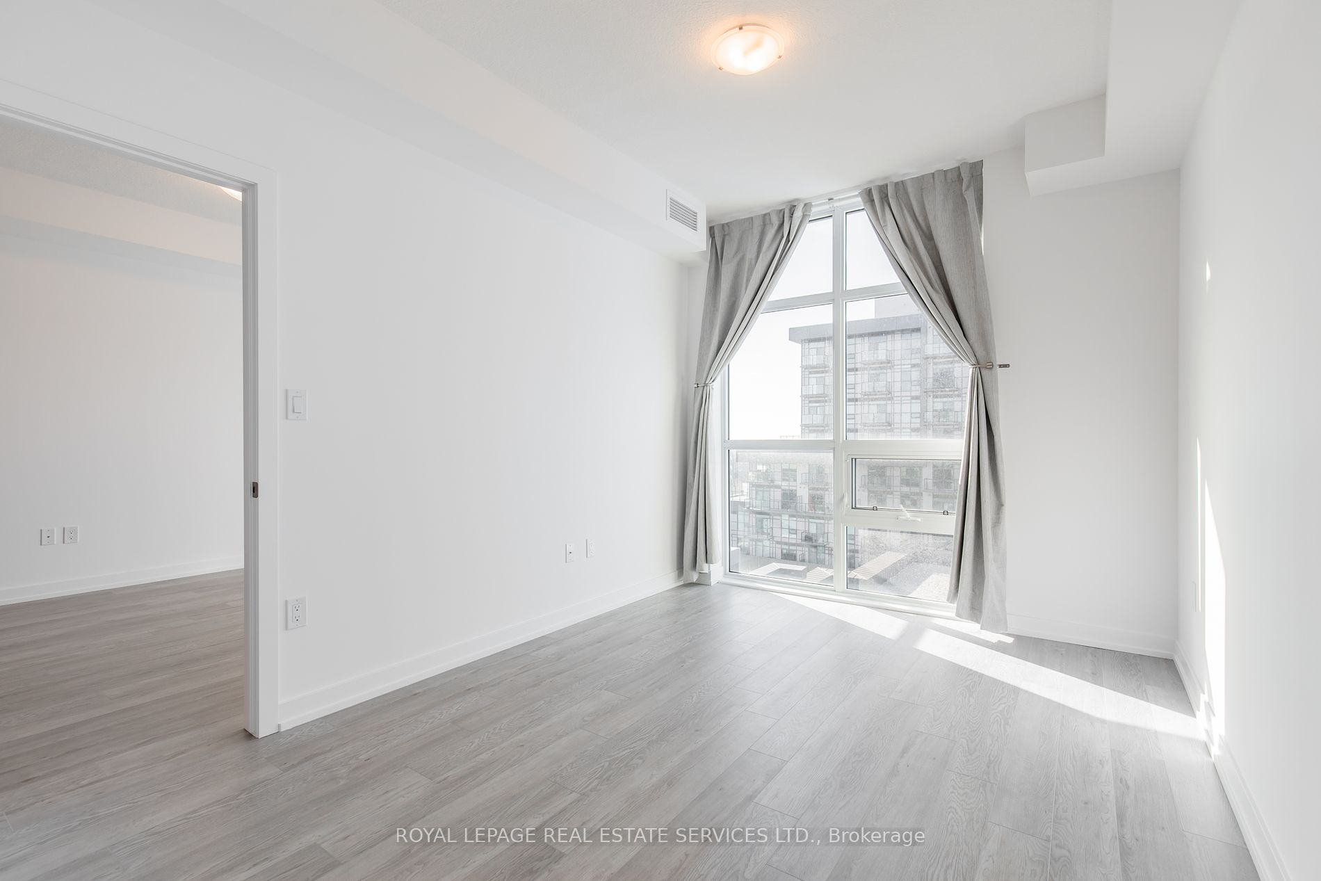 460 Dundas St E, #901