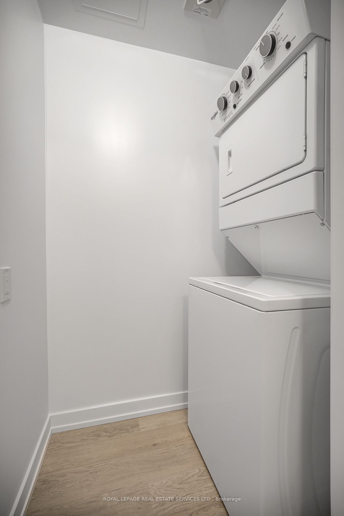 460 Dundas St E, #901