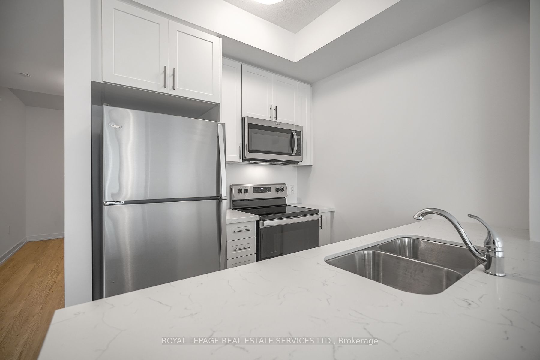 460 Dundas St E, #901