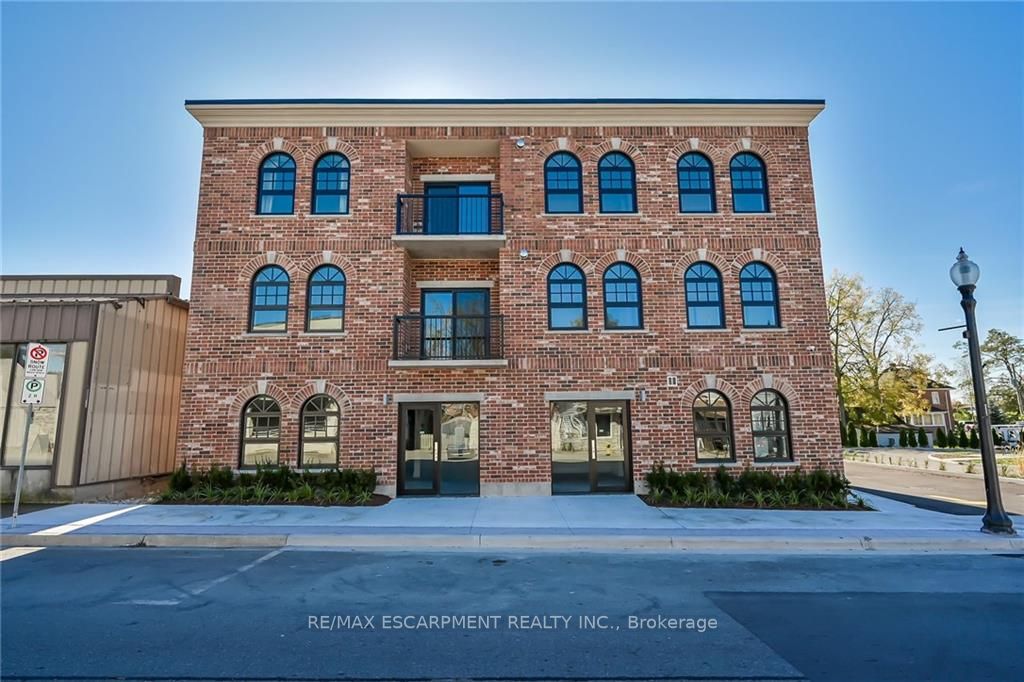 15 Talbot St W, #101