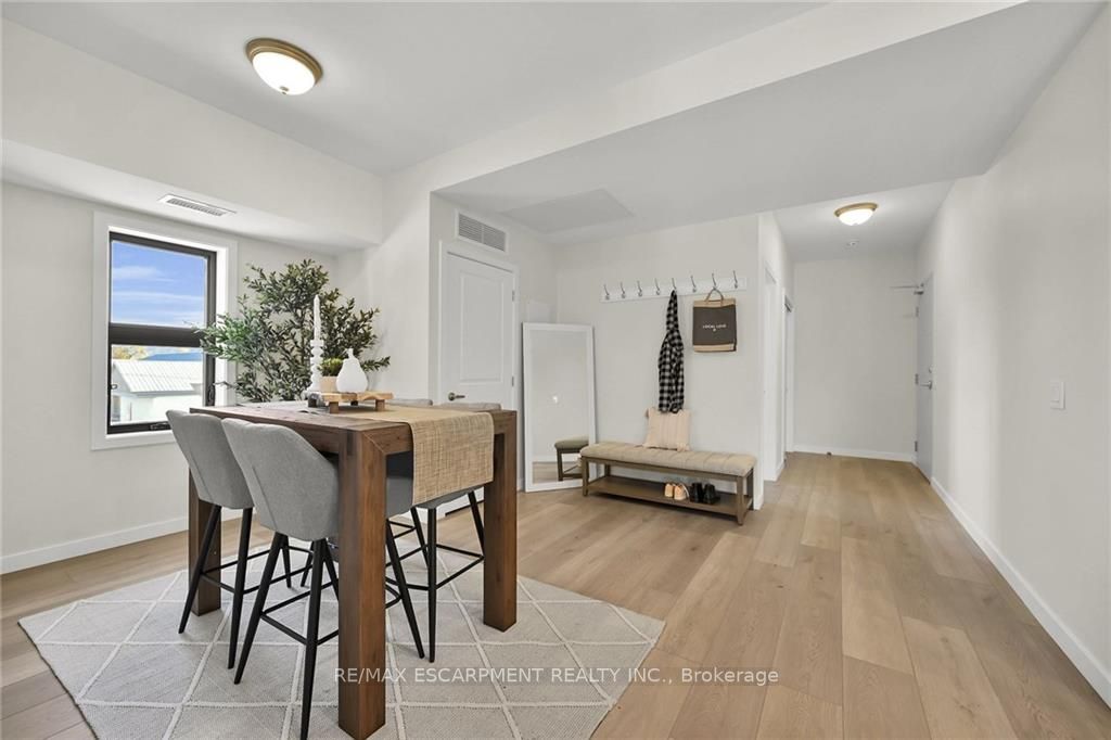 15 Talbot St W, #202