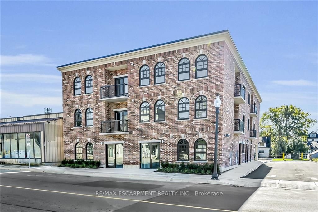 15 Talbot St W, #202