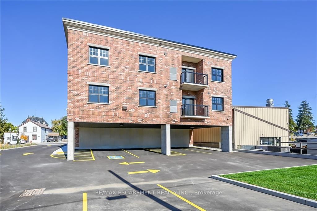 15 Talbot St W, #202