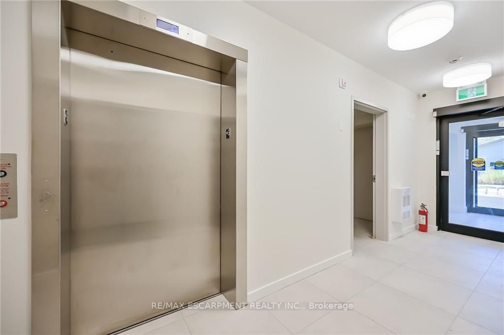 15 Talbot St W, #102