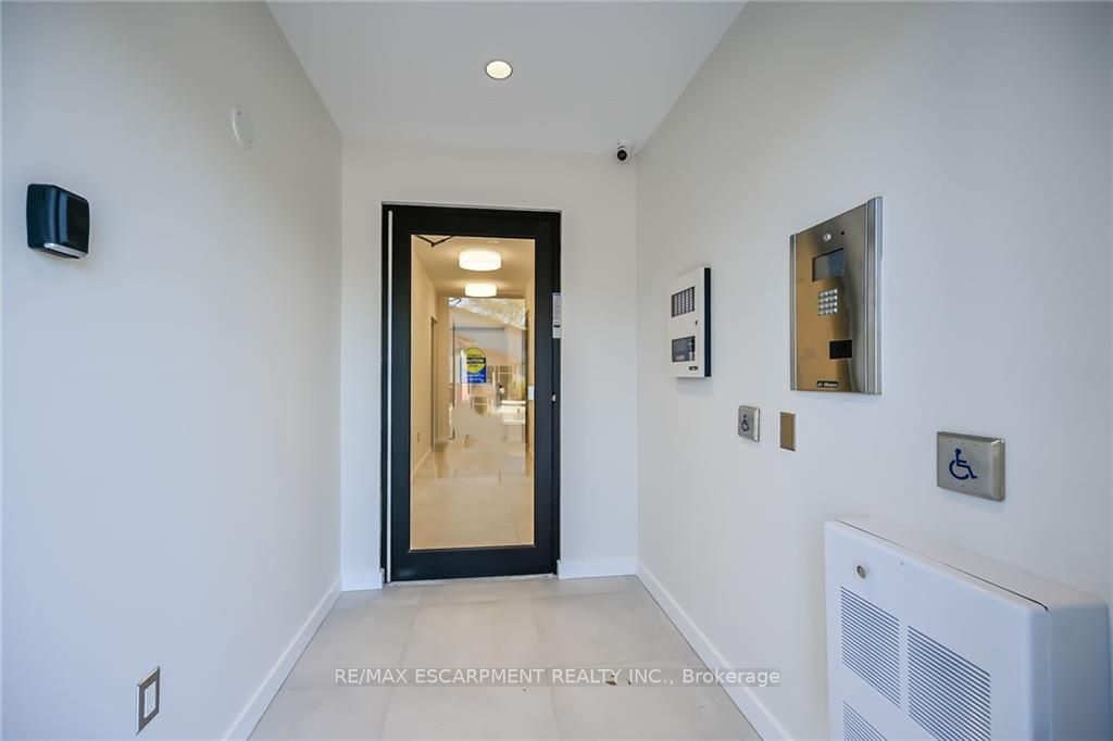 15 Talbot St W, #102