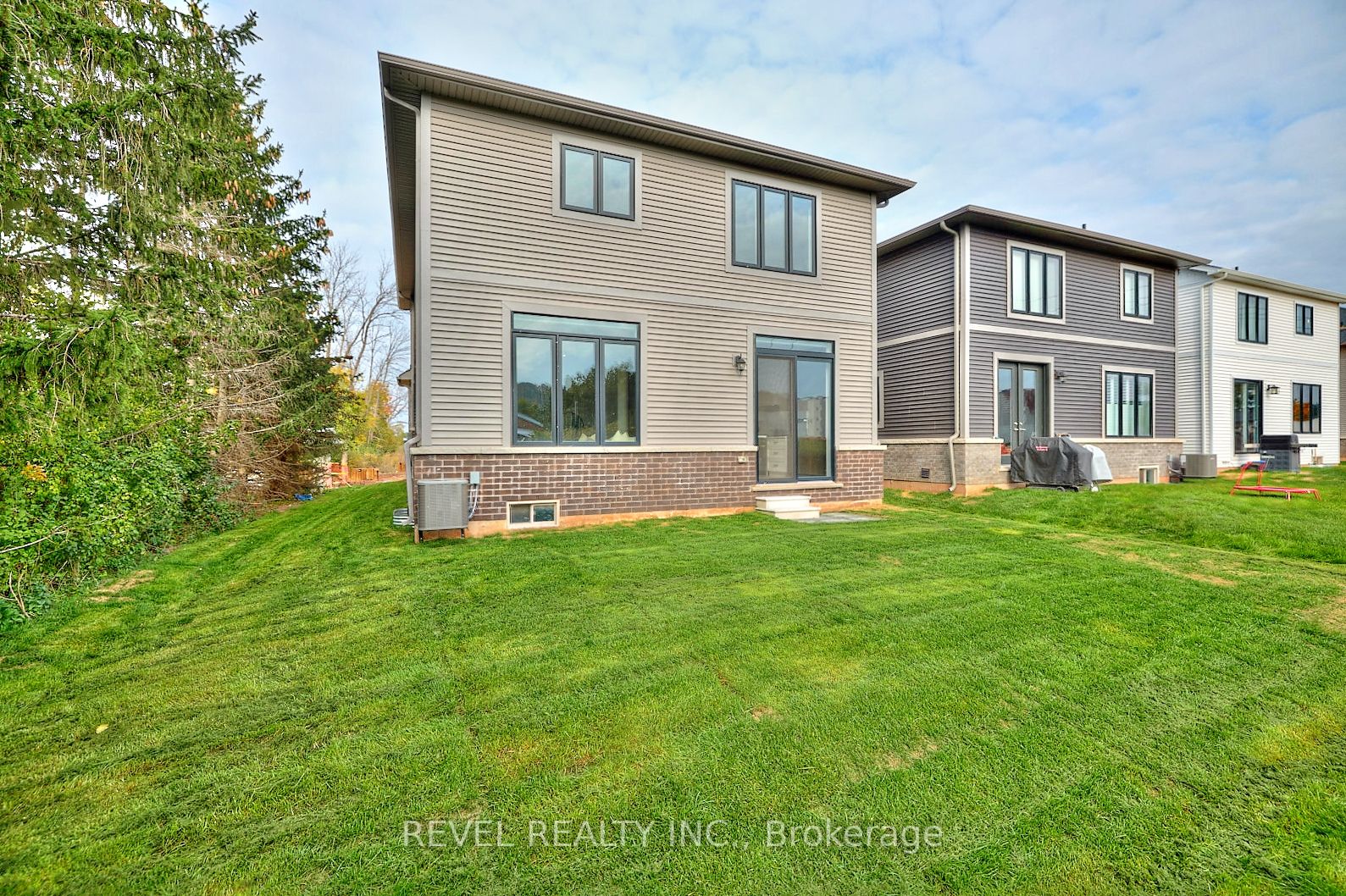 159 Starfire Cres